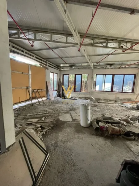 Tirane, shitet ambjent biznesi Kati 0, 2.500 m² (SELITE)