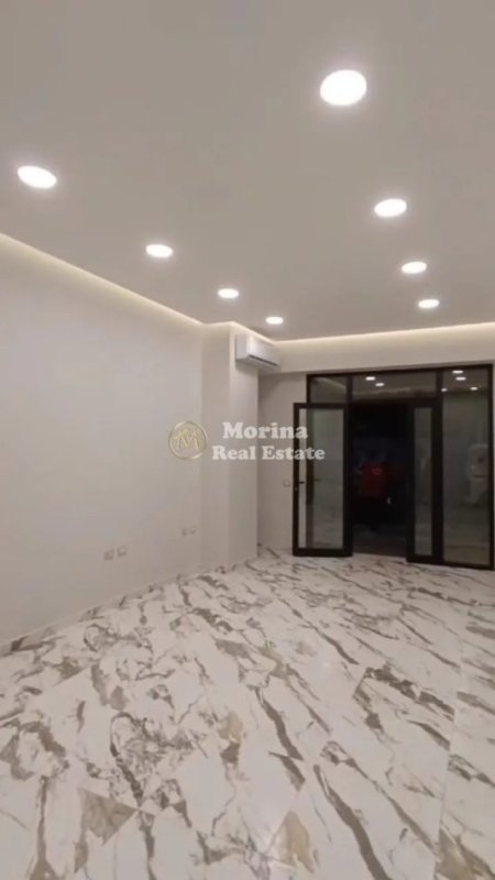 Tirane, jepet me qera ambjent biznesi Kati 1, 30 m² 400 € (Rruga Mine Peza)