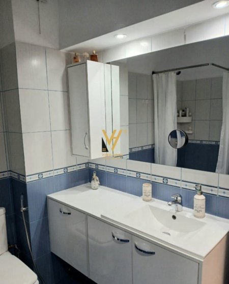 Tirane, jepet me qera apartament 2+1+Ballkon Kati 2, 87 m² 520 € (FRESK)