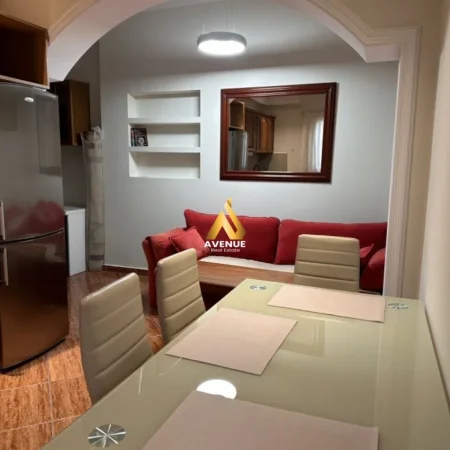 Tirane, jepet me qera apartament 1+1+Ballkon Kati 1, 60 m² 400 € (dervish luzha)