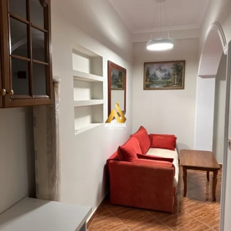 Tirane, jepet me qera apartament 1+1+Ballkon Kati 1, 60 m² 400 € (dervish luzha)