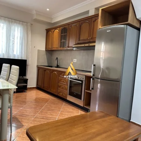 Tirane, jepet me qera apartament 1+1+Ballkon Kati 1, 60 m² 400 € (dervish luzha)