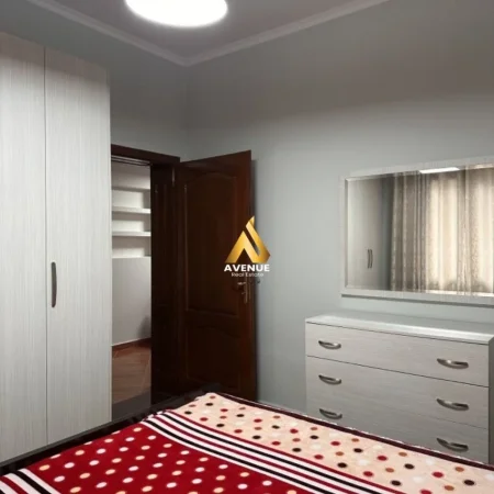 Tirane, jepet me qera apartament 1+1+Ballkon Kati 1, 60 m² 400 € (dervish luzha)