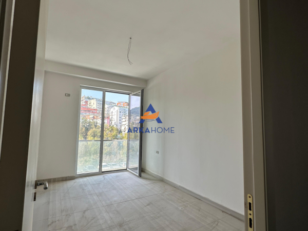 Tirane, shitet apartament 2+1+Ballkon Kati 5, 70 m² 114.000 €