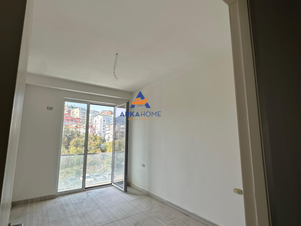 Tirane, shitet apartament 2+1+Ballkon Kati 5, 70 m² 114.000 €