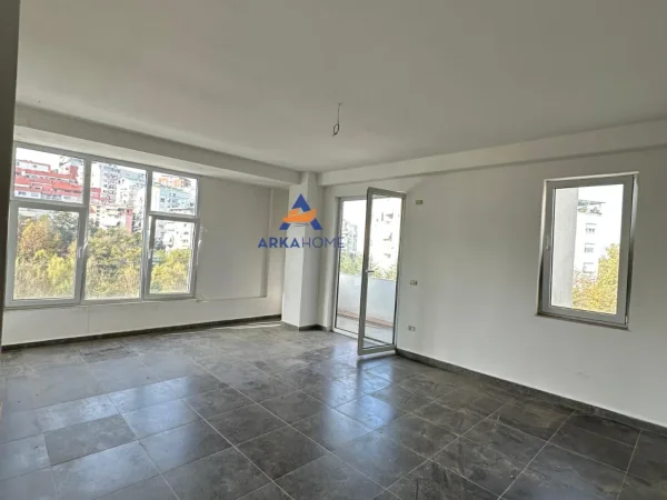 Tirane, shitet apartament 2+1+Ballkon Kati 5, 70 m² 114.000 €