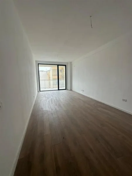 Tirane, jepet me qera zyre Kati 2, 116 m² 800 € (MINE PEZA REZIDENCA)