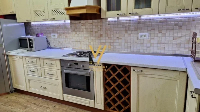 Tirane, jepet me qera apartament 2+1+Ballkon Kati 3, 74 m² 600 € (RRUGA E DURRESIT)
