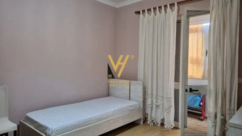 Tirane, jepet me qera apartament 2+1+Ballkon Kati 3, 74 m² 600 € (RRUGA E DURRESIT)