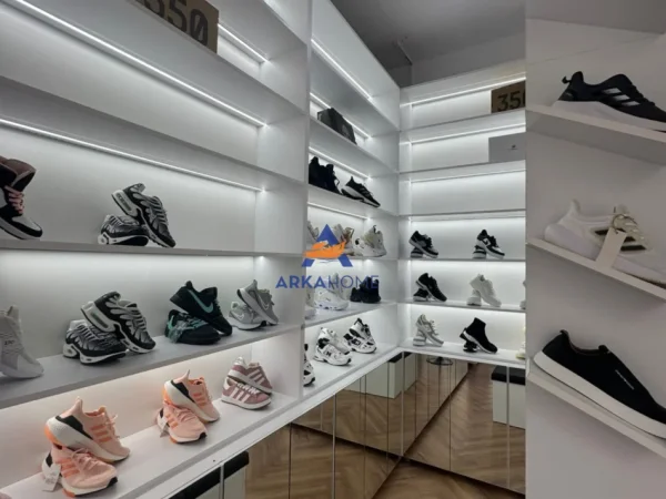 Tirane, jepet me qera dyqan Kati 0, 700 €