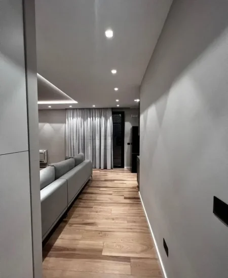 Tirane, shitet apartament 1+1 , 80 m² (teg)