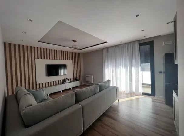 Tirane, shitet apartament 1+1 , 80 m² (teg)