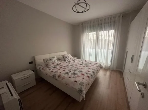 Tirane, shitet apartament 1+1 , 80 m² (teg)