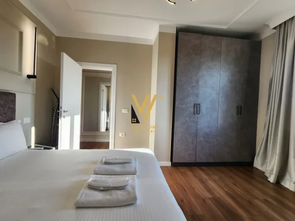 Tirane, jepet me qera apartament 2+1+Ballkon Kati 7, 106 m² 1.500 € (ISH EKSPOZITA)