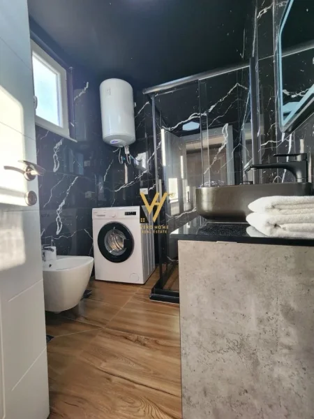 Tirane, jepet me qera apartament 2+1+Ballkon Kati 7, 106 m² 1.500 € (ISH EKSPOZITA)