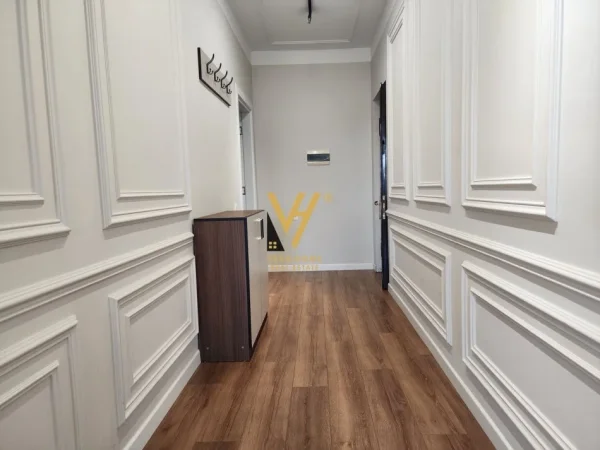 Tirane, jepet me qera apartament 2+1+Ballkon Kati 7, 106 m² 1.500 € (ISH EKSPOZITA)