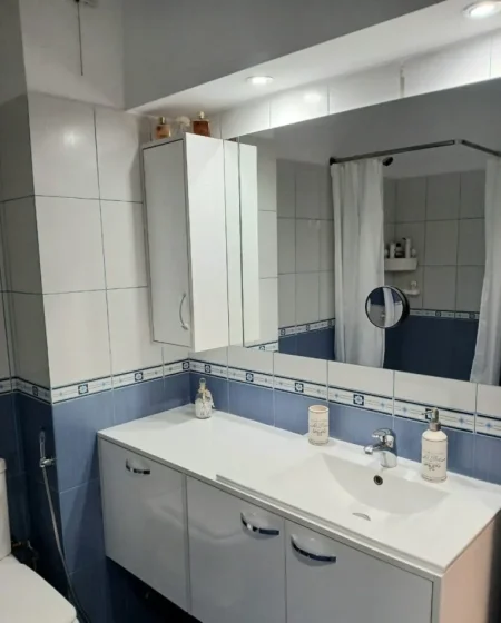 Tirane, jepet me qera apartament 2+1 Kati 2, 87 m² 520 € (FRESK)