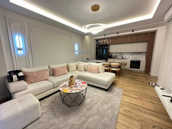 Tirane, jepet me qera apartament 2+1+2+Post Parkimi,  Kati 5, 115 m² (Don Bosko, Kompleksi Trio Towers)  Kontaktoni per Cmimin