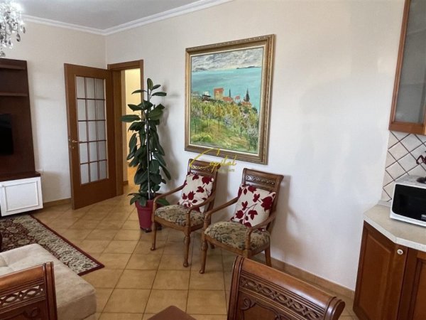 Tirane, jepet me qera apartament 2+1 Kati 10, 100 m² 1.000 € (STADIUMI AIR ALBANIA)