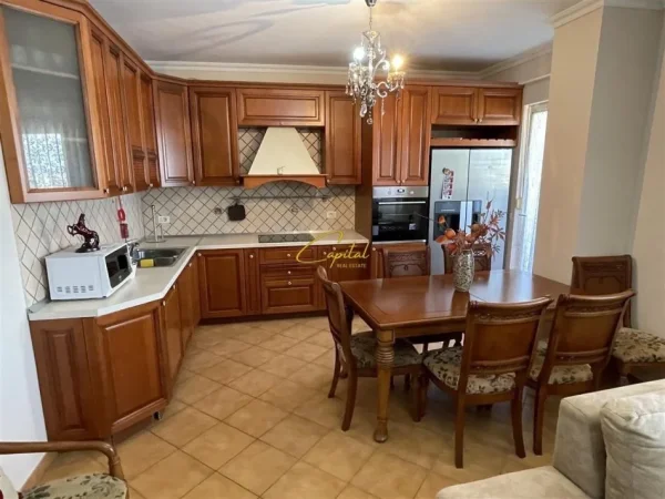 Tirane, jepet me qera apartament 2+1 Kati 10, 100 m² 1.000 € (STADIUMI AIR ALBANIA)