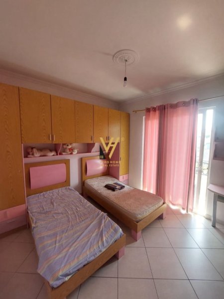 Tirane, jepet me qera apartament 3+1+Ballkon Kati 1, 152 m² 600 € (SELITE)