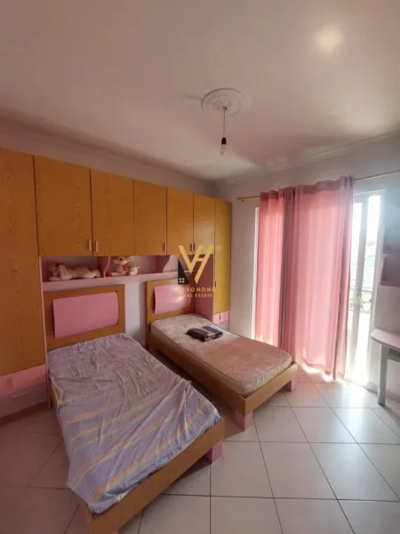 Tirane, jepet me qera apartament 3+1+Ballkon Kati 1, 152 m² 600 € (SELITE)