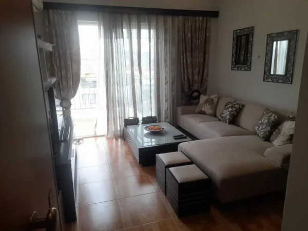 Tirane, jepet me qera apartament 1+1 Kati 11, 55 m² 450 € 