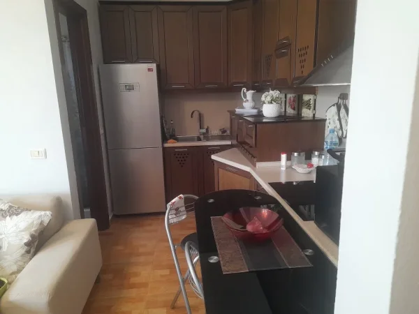 Tirane, jepet me qera apartament 1+1 Kati 11, 55 m² 450 € 