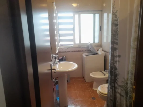 Tirane, jepet me qera apartament 1+1 Kati 11, 55 m² 450 € 