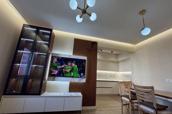 Tirane, jepet me qera apartament 2+1 Kati 5, 95 m² 1.200 € (PAZARI I RI)