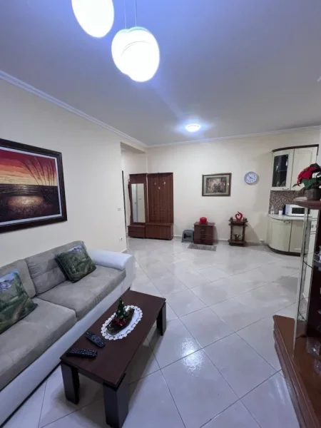 Tirane, jepet me qera apartament 1+1+Ballkon Kati 5, 75 m² 500 € 