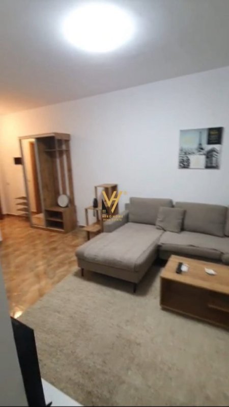 Tirane, jepet me qera apartament 1+1+Ballkon Kati 6, 65 m² 650 € (KOMUNA E PARISIT)