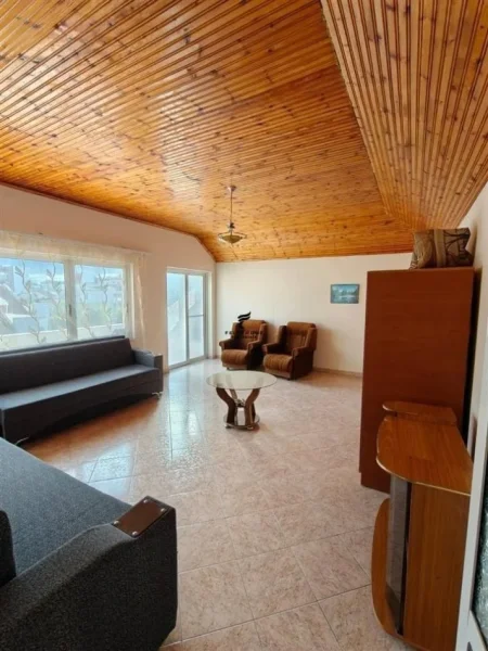 Tirane, jepet me qera apartament duplex 2+1 , 120 m² 60.000 € (RRUGA E DIBRES)