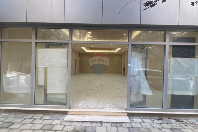 Vlore, jepet me qera dyqan Kati 0, 98 m² 450 € (Pas Hotel Martinit, Skele, Vlore)