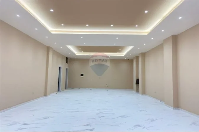 Vlore, jepet me qera dyqan Kati 0, 98 m² 450 € (Pas Hotel Martinit, Skele, Vlore)