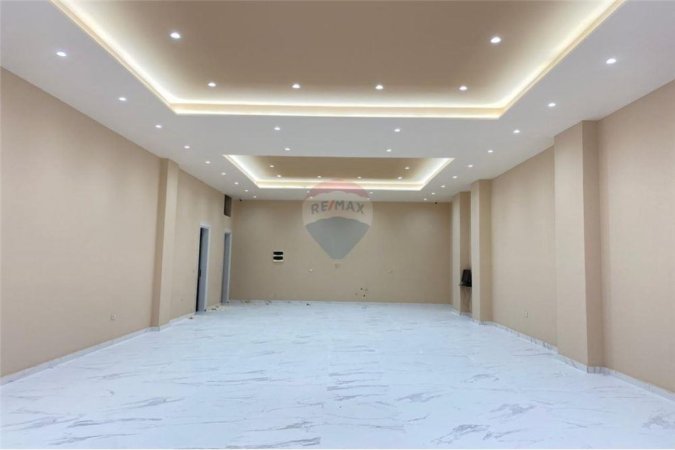 Vlore, jepet me qera dyqan Kati 0, 98 m² 450 € (Pas Hotel Martinit, Skele, Vlore)