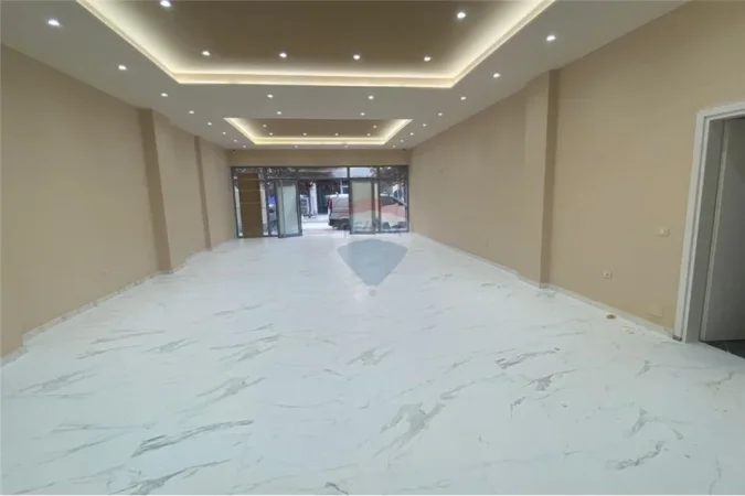 Vlore, jepet me qera dyqan Kati 0, 98 m² 450 € (Pas Hotel Martinit, Skele, Vlore)