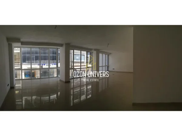 Durres, shitet ambjent biznesi Kati 1, 132 m² 224.400 € (Rruga Doganës Durrës, Albania)