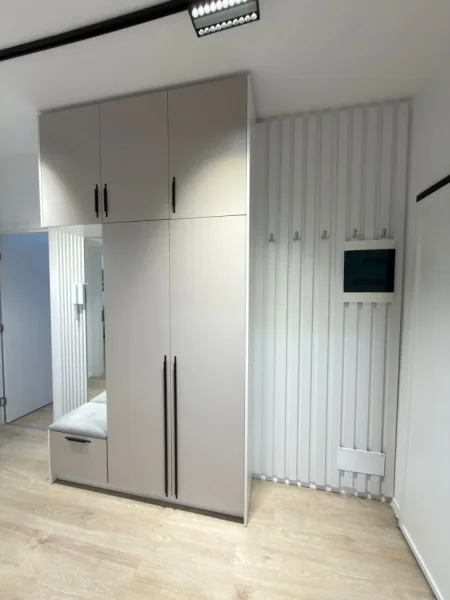 Tirane, jepet me qera apartament 2+1 Kati 2, 105 m² 1.000 € (KOMUNA E PARISIT)