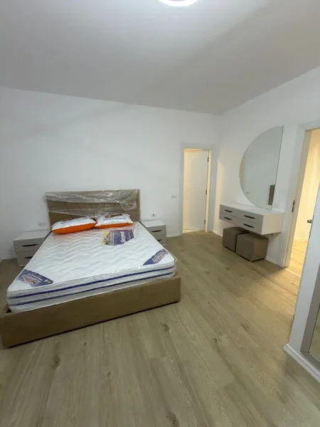 Tirane, jepet me qera apartament 2+1 Kati 2, 105 m² 1.000 € (KOMUNA E PARISIT)