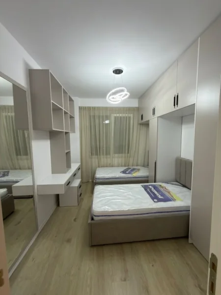Tirane, jepet me qera apartament 2+1 Kati 2, 105 m² 1.000 € (KOMUNA E PARISIT)