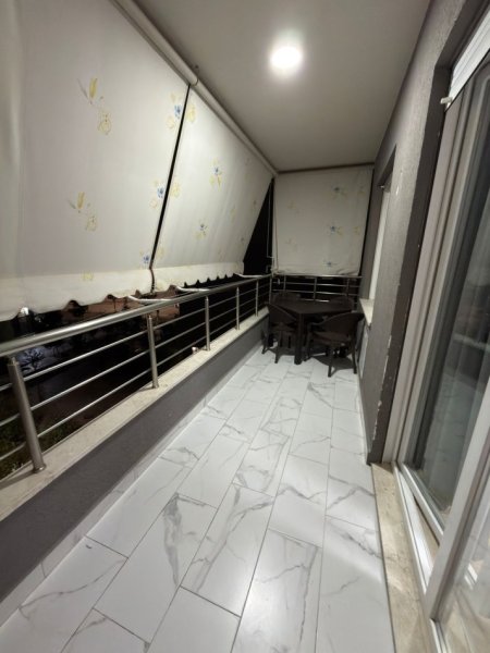 Tirane, jepet me qera apartament 2+1 Kati 2, 105 m² 1.000 € (KOMUNA E PARISIT)