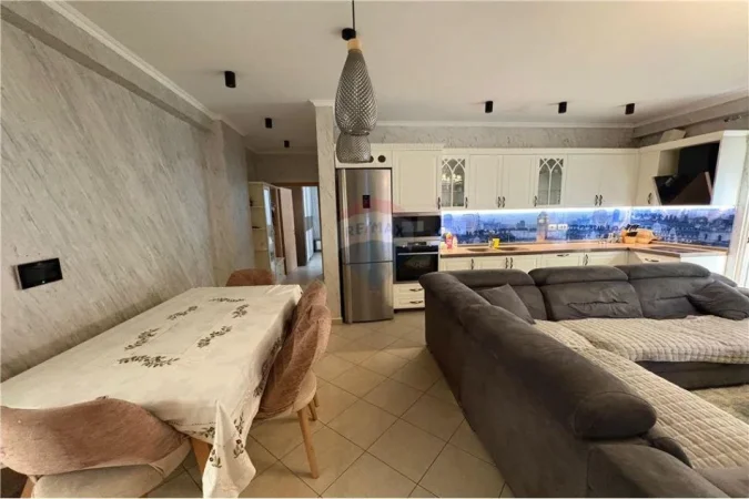 Vlore, shitet apartament 2+1 Kati 3, 102 m² 165.000 € (Rruga Hasan Kushta, Green Tower, Vlorë)