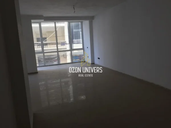 Durres, shitet ambjent biznesi Kati 1, 91 m² 168.470 € (Rruga Dogana, Porti i Durrësit)