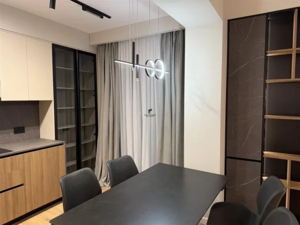 Tirane, jepet me qera apartament 3+1 Kati 2, 150 m² 1.300 € (KODRA E DIELLIT 2)