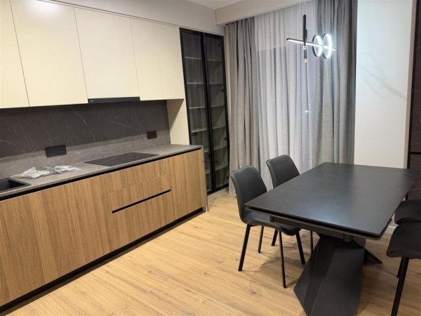 Tirane, jepet me qera apartament 3+1 Kati 2, 150 m² 1.300 € (KODRA E DIELLIT 2)