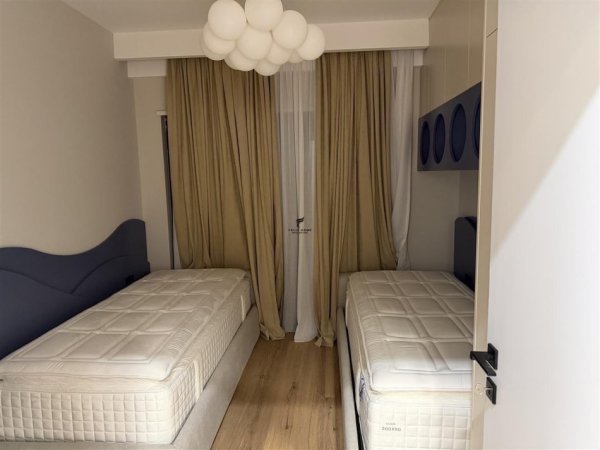 Tirane, jepet me qera apartament 3+1 Kati 2, 150 m² 1.300 € (KODRA E DIELLIT 2)
