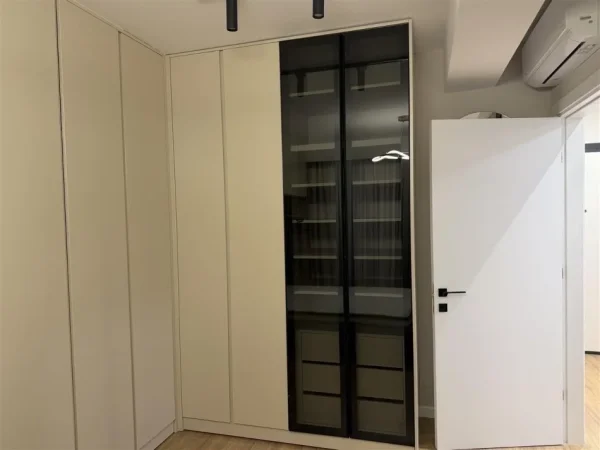 Tirane, jepet me qera apartament 3+1 Kati 2, 150 m² 1.300 € (KODRA E DIELLIT 2)