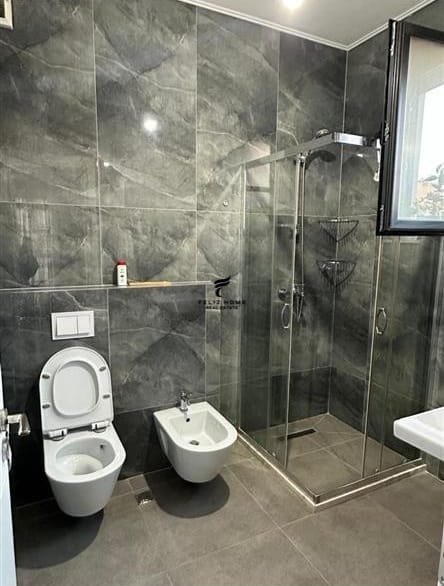 Tirane, shitet 2+1 Kati 5, 102 m² 189.000 € (KINOSTUDIO)