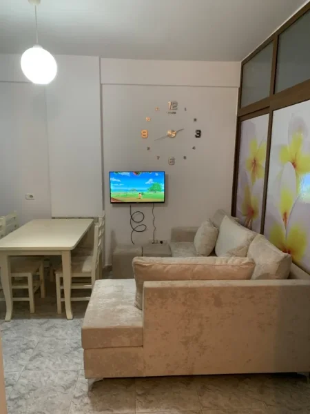 jepet me qera , (Jepet me Qera Apartament 2+1 mobiluar Astir 45000 Leke)